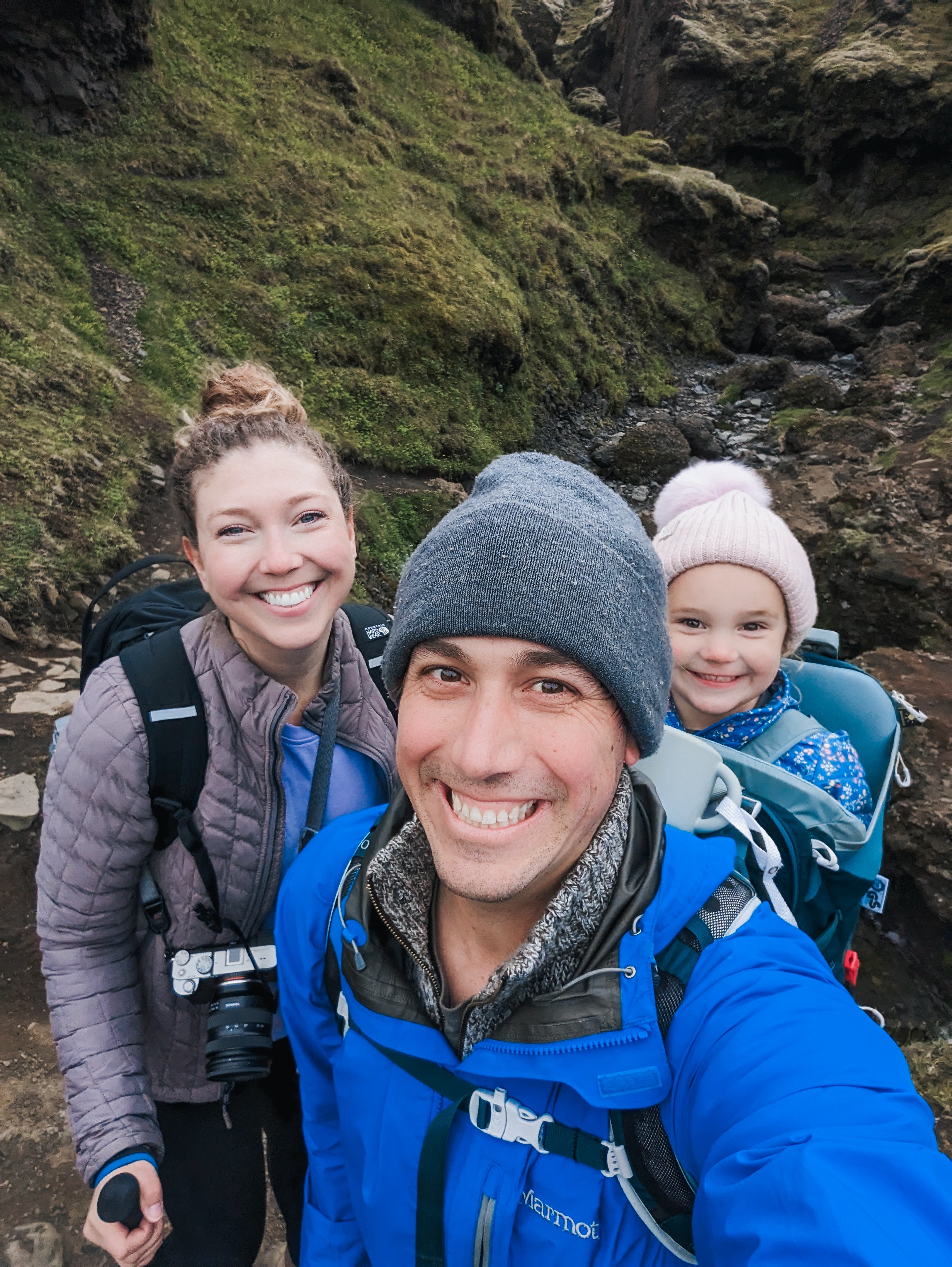 How to take great family pictures while traveling with your toddler